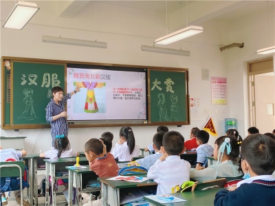 增强对传统文化的自信 昆明市莲华小学开展汉服文化主题活动