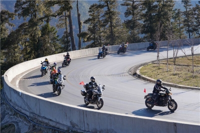 《古道铁骑》骑行团重走茶马古道 感受迪庆之美