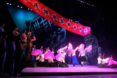 《山茶花红》常演不衰，原来幕后主创付出这么多