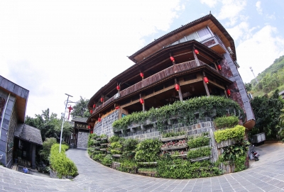 “五一”假日 腾冲荷花温泉景区旅游热度持续升温