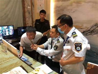 红河州文化市场综合执法支队集中检查歌舞娱乐场所