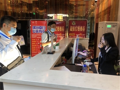 红河州文化市场综合执法支队集中检查歌舞娱乐场所