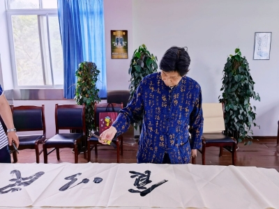 墨香进厂 粽香更甚