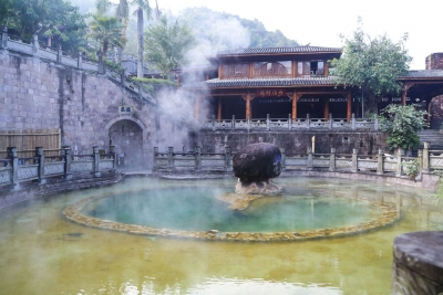 “五一”假日 腾冲荷花温泉景区旅游热度持续升温