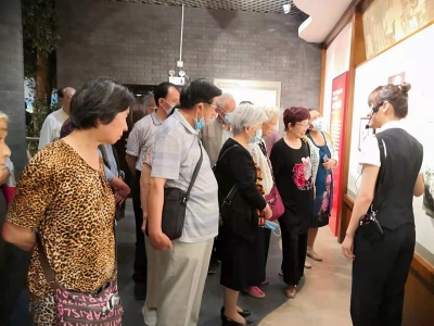 云南省文旅厅离退休党总支开展“传承红色基因·弘扬国歌精神”主题党日活动