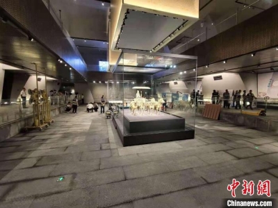 “青铜之冠”秦陵铜车马启程“换车位”