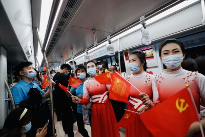 昆明地铁庆祝建党100周年系列活动之“红色快闪活动”举行