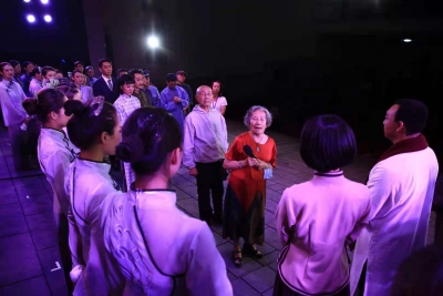 英烈后人热泪盈眶！红色花灯剧《王德三》祥云县六场演出座无虚席  