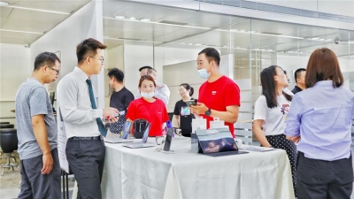 联合昆明虹桥保时捷中心 华为开启MateX2先锋探享之旅