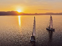 图集丨镶嵌在高原静海中的帆船基地