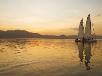 图集丨镶嵌在高原静海中的帆船基地
