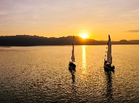 图集丨镶嵌在高原静海中的帆船基地