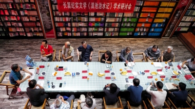 名家聚集 研讨冉隆中非虚构新作《滇池治水记》