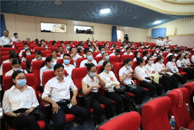 一堂生动的党史课！祥云县第十三次党代会参会人员观看红色花灯剧《王德三》