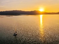 图集丨镶嵌在高原静海中的帆船基地
