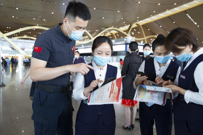 瑞丽航空开展安全生产月——“安全宣传咨询日”系列活动
