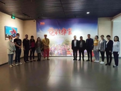 《霓彩彝裳——中国彝族服饰精品展》亮相内蒙古