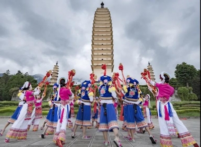 “党旗飘扬，红歌嘹亮”，庆祝中国共产党成立100周年景区文艺巡演在三塔见证下圆满演出