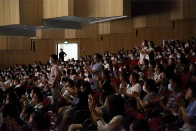 话剧《桂梅老师》在玉溪倾情上演，观众反响强烈