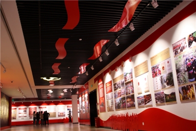 迪庆州博物馆“百年沧桑话党史”专题展迎来观展热潮  