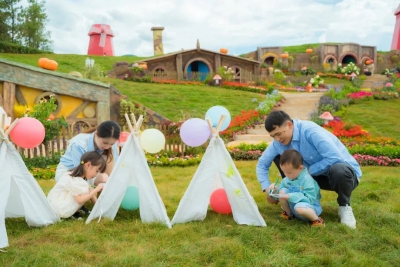 丽江这个神仙景区秒变快乐星球！妈妈牧场、精灵小屋、花海风车，速来打卡!