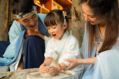丽江这个神仙景区秒变快乐星球！妈妈牧场、精灵小屋、花海风车，速来打卡!