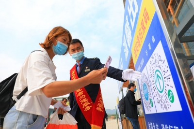 暑运持续火爆！滇西旅游黄金线客流呈“井喷式”增长
