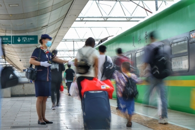 上半年云南铁路发送旅客2615万人次