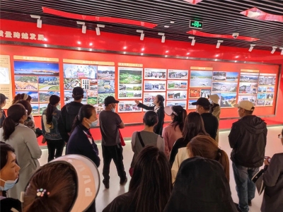 迪庆州博物馆“百年沧桑话党史”专题展迎来观展热潮  