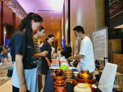 “世界的香格里拉暨香格里拉自驾游精品线路文化旅游推介活动”首站走进重庆