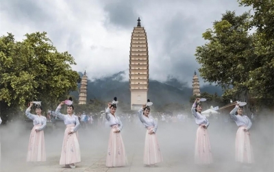 “党旗飘扬，红歌嘹亮”，庆祝中国共产党成立100周年景区文艺巡演在三塔见证下圆满演出