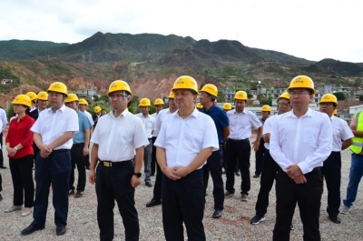 州委州政府召开“南部弥南农旅结合”现场办公会，杨国宗、陈真永率队调研并讲话