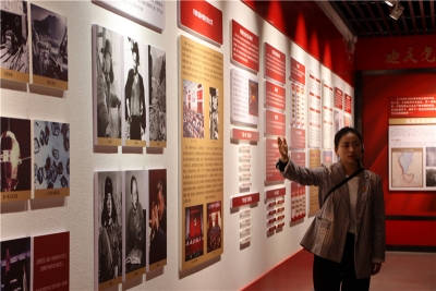 迪庆州博物馆“百年沧桑话党史”专题展迎来观展热潮  