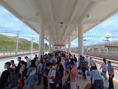 暑运持续火爆！滇西旅游黄金线客流呈“井喷式”增长