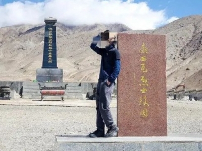 旅游博主在卫国戍边英雄墓碑前摆Pose？检察机关已介入