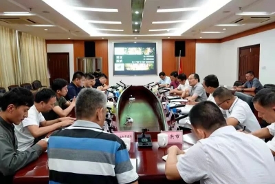 郑艺在世界旅游名城规划建设座谈会上强调：着眼于辉煌规划 着手于细微建设 打造独具特色的世界旅游名城
