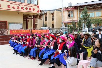 香格里拉文化惠民进乡村 文艺演出丰富群众文化生活  