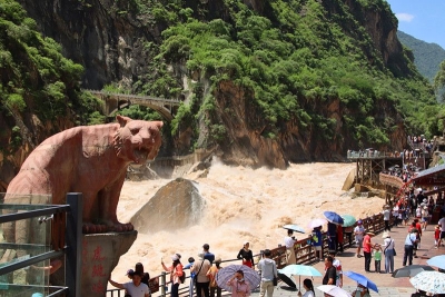 金沙江进入丰水期  香格里拉虎跳峡又现壮观景致    