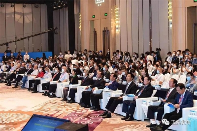 首届中国（玉溪）品质生活论坛在抚仙湖畔举行