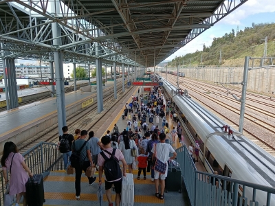 云南铁路增加运力满足学生旅客返校