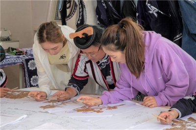 巧手赋予艺术生命！永善县“云上马楠”掀起非遗传承风