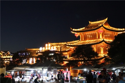 晚风起，和我在茶马古城的街头走一走！