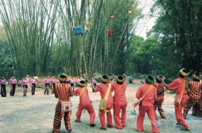 丢包？姑娘房？树叶情书？云南少数民族爱情习俗不一般！