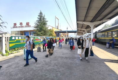 今起，逢周末云南铁路增开2列昆明至罗平方向旅客列车