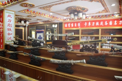 有着百年历史的香格里拉藏家卡卓刀