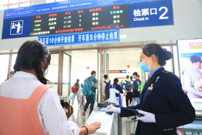 铁路部门推出免费退票措施，昆明局集团严格疫情防控，营造健康安全出行环境