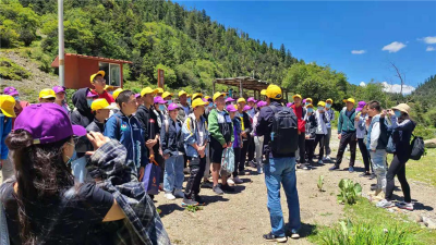 到普达措国家公园，探索高原湖泊的奥秘