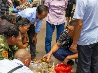 图集 | 吃菌季来袭 快来中国南华野生菌交易市场感受野菌飘香