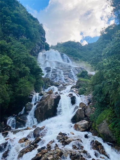 住宿本身，就是旅行！这是一家藏在哀牢山中的森林客栈......
