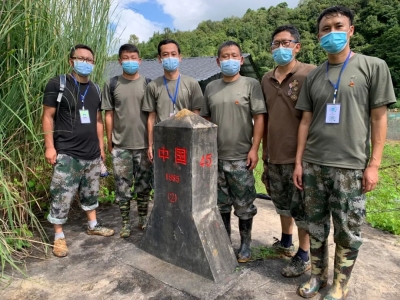 党旗在抗疫一线高高飘扬 | 巡边拙记2